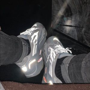 Meet your Posher, Dennis